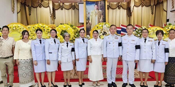๑๓ ตุลาคม ๒๕๖๙ นายศิริพงษ์ เหง้าสุวรรณ นายกองค์การบริหารส่วนตำบลหนองสังข์ พร้อมด้วยนางสาววิมลรัตน์ วงค์หนายโกฎ ปลัดองค์การบริหารส่วนตำบล พร้อมคณะ ร่วมพิธีวางพวงมาลา เนื่องในวันนวมินทรมหาราช ณ หอประชุมที่ว่าการอำเภอนาแก จังหวัดนครพนม